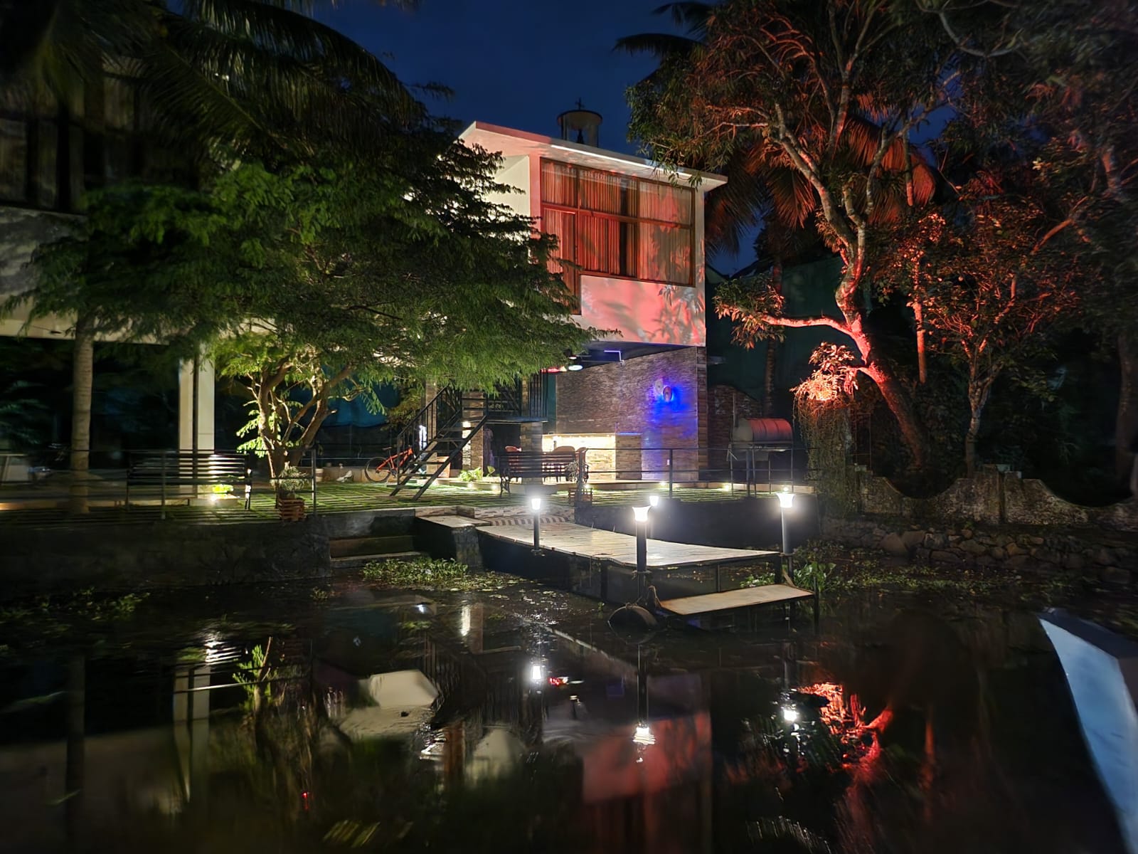 Lake House Main View